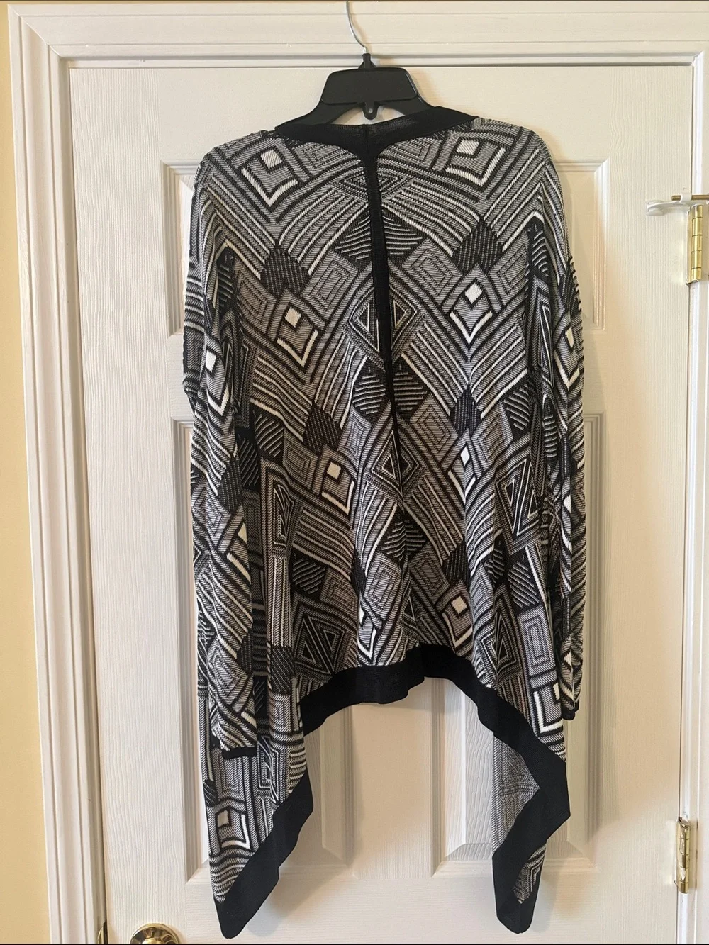 Renuar Black & Gray Geometric Open-Front Cardigan